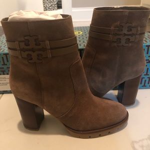 Tory Burch Booties Size 8 | Leigh Lug Sole Booties